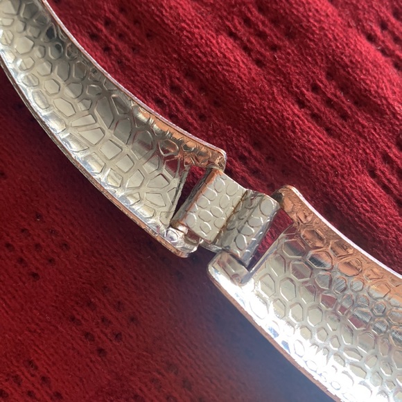 Silver Polished Collar Neckpiece - Picture 7 of 10